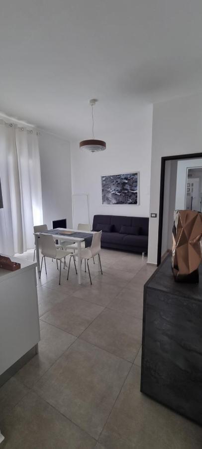 Mercato 11 Apartamento *